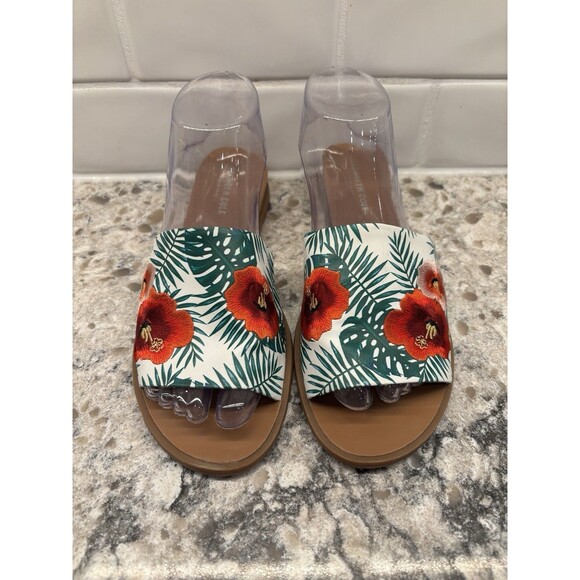 Kenneth Cole Shoes - Kenneth‎ Cole Women’s 8.5 Joanne Embroidered Slides Flats Red Palm Print Resort